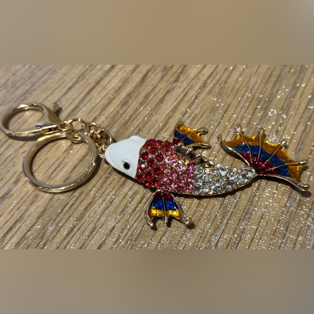Fish Keychain Crystal Rhinestones Purse/Pendant/Handbag/Charm - Picture 2 of 3